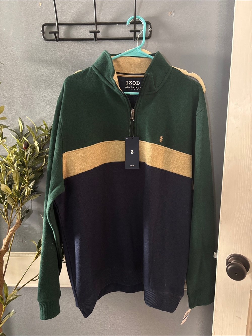 NWT Men’s Izod Pullover